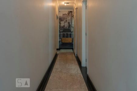 Casa à venda com 350m², 4 quartos e 3 vagas Casa à venda com 350m², 4 quartos e 3 vagasCorredor