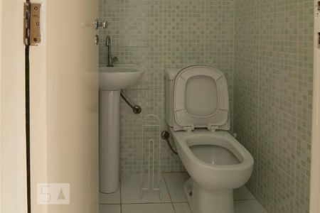 Casa à venda com 350m², 4 quartos e 3 vagas Casa à venda com 350m², 4 quartos e 3 vagasBanheiro de Serviço