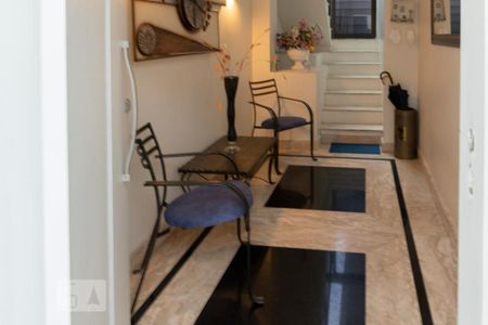 Casa à venda com 350m², 4 quartos e 3 vagas Casa à venda com 350m², 4 quartos e 3 vagasEntrada