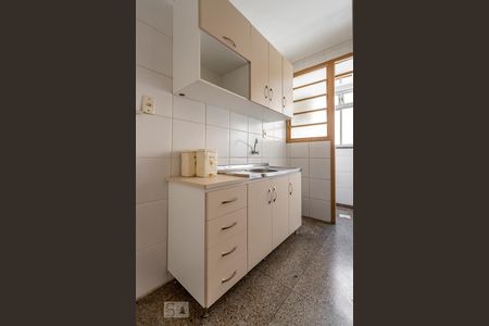 Cozinha de kitnet/studio à venda com 1 quarto, 32m² em Passo da Areia, Porto Alegre