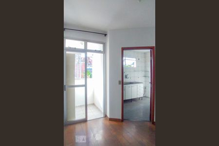 Sala de apartamento para alugar com 2 quartos, 50m² em Sion, Belo Horizonte