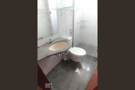 Apartamento para alugar com 50m², 2 quartos e 2 vagas Apartamento para alugar com 50m², 2 quartos e 2 vagasBanheiro