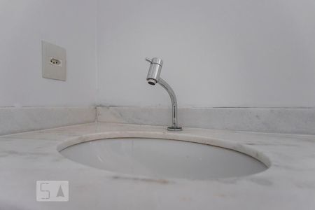 Banheiro da Suíte de apartamento à venda com 2 quartos, 80m² em Vila Ipiranga, Porto Alegre