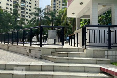 Apartamento à venda com 127m², 3 quartos e 2 vagas Apartamento à venda com 127m², 3 quartos e 2 vagasÁrea comum - Piscina