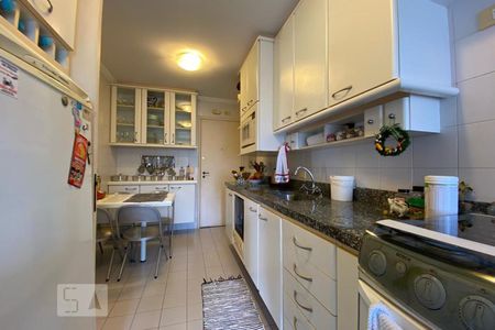 Apartamento à venda com 127m², 3 quartos e 2 vagas Apartamento à venda com 127m², 3 quartos e 2 vagasCozinha