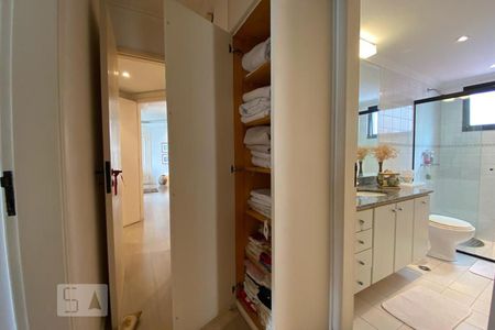 Apartamento à venda com 127m², 3 quartos e 2 vagas Apartamento à venda com 127m², 3 quartos e 2 vagasCorredor