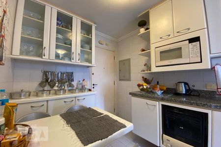 Apartamento à venda com 127m², 3 quartos e 2 vagas Apartamento à venda com 127m², 3 quartos e 2 vagasCozinha