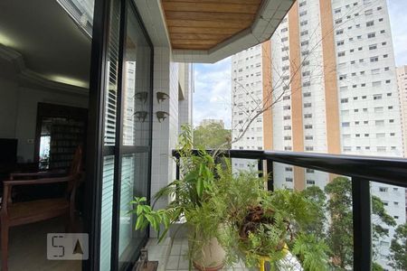 Apartamento à venda com 127m², 3 quartos e 2 vagas Apartamento à venda com 127m², 3 quartos e 2 vagasVaranda