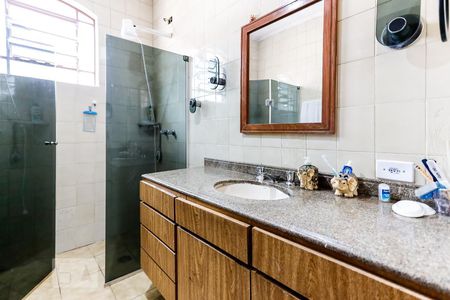 Casa à venda com 350m², 5 quartos e 4 vagas Casa à venda com 350m², 5 quartos e 4 vagasBanheiro da Suíte 2