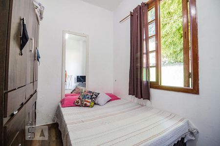 Dormitório de casa à venda com 4 quartos, 120m² em Medianeira, Porto Alegre