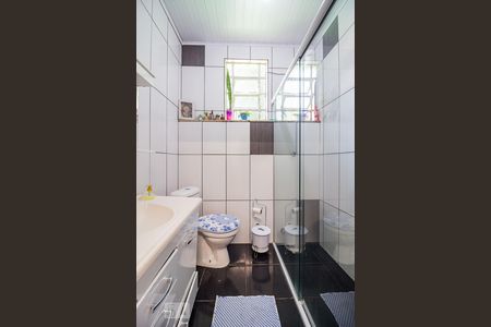 Banheiro de casa à venda com 4 quartos, 120m² em Medianeira, Porto Alegre