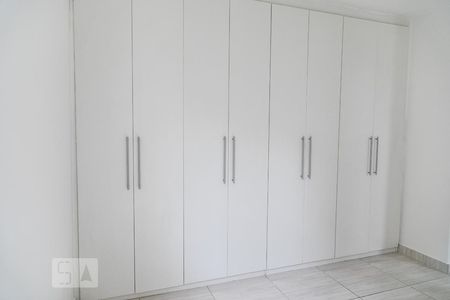 Apartamento à venda com 84m², 3 quartos e 1 vagaQuarto 2 - Armários