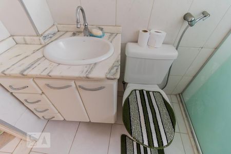 Apartamento à venda com 52m², 2 quartos e 2 vagas Apartamento à venda com 52m², 2 quartos e 2 vagasDetalhe banheiro