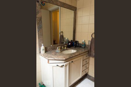 Casa de condomínio para alugar com 440m², 4 quartos e 6 vagas Casa de condomínio para alugar com 440m², 4 quartos e 6 vagasBanheiro