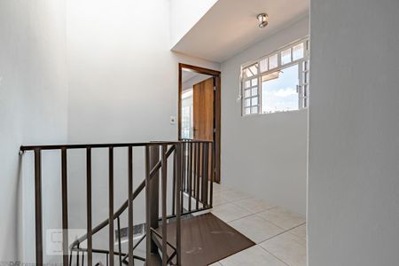 Casa para alugar com 111m², 2 quartos e 1 vagaEscadas