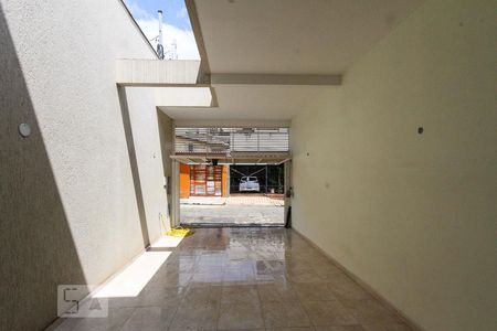Garagem de Casa com 2 quartos, 100m² Jardim Teresa