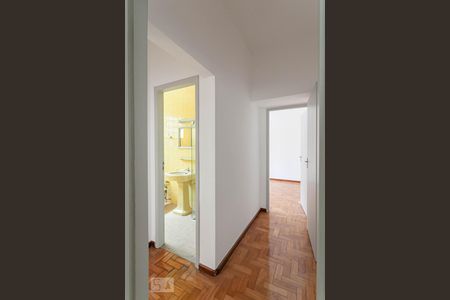 Corredor de apartamento para alugar com 3 quartos, 150m² em Funcionários, Belo Horizonte