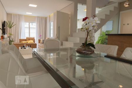 Casa à venda com 3 quartos, 242m² em Chácara Inglesa, São Paulo