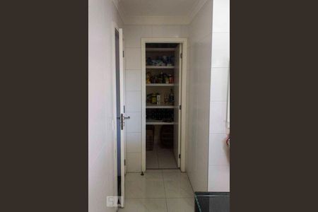 Apartamento à venda com 242m², 3 quartos e 4 vagas Apartamento à venda com 242m², 3 quartos e 4 vagasDespensa