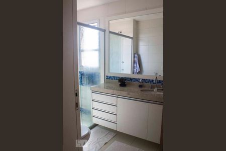 Apartamento à venda com 242m², 3 quartos e 4 vagas Apartamento à venda com 242m², 3 quartos e 4 vagasBanheiro da Suíte 3