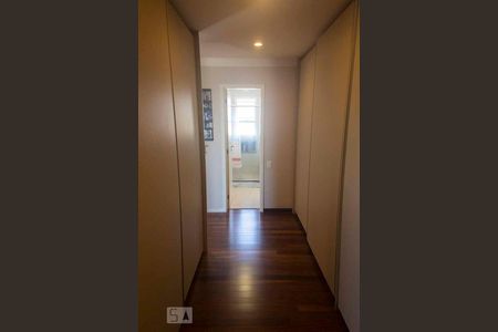 Apartamento à venda com 242m², 3 quartos e 4 vagas Apartamento à venda com 242m², 3 quartos e 4 vagasSuíte 2