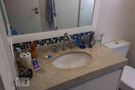 Apartamento à venda com 242m², 3 quartos e 4 vagas Apartamento à venda com 242m², 3 quartos e 4 vagasBanheiro da Suíte 1