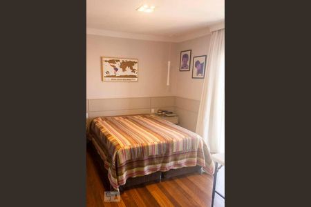 Apartamento à venda com 242m², 3 quartos e 4 vagas Apartamento à venda com 242m², 3 quartos e 4 vagasSuíte 2