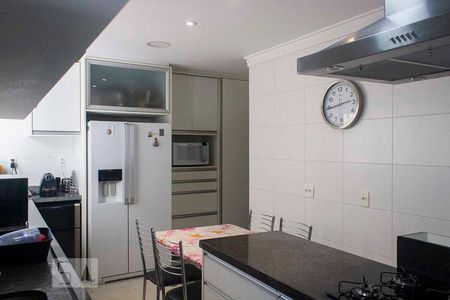Apartamento à venda com 242m², 3 quartos e 4 vagas Apartamento à venda com 242m², 3 quartos e 4 vagasCozinha