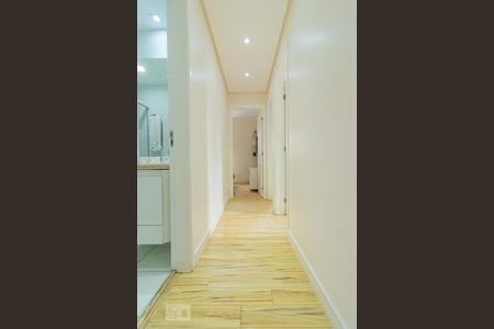 Corredor de apartamento para alugar com 3 quartos, 62m² em Jardim Celeste, São Paulo