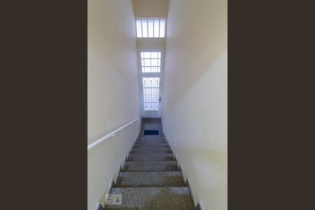 Studio para alugar com 34m², 1 quarto e sem vaga Studio para alugar com 34m², 1 quarto e sem vagaEscada