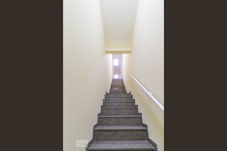 Studio para alugar com 34m², 1 quarto e sem vaga Studio para alugar com 34m², 1 quarto e sem vagaEscada