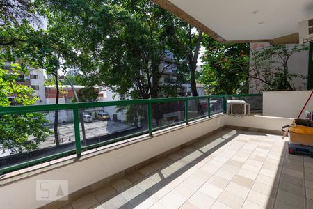 Apartamento à venda com 138m², 3 quartos e 2 vagasVaranda