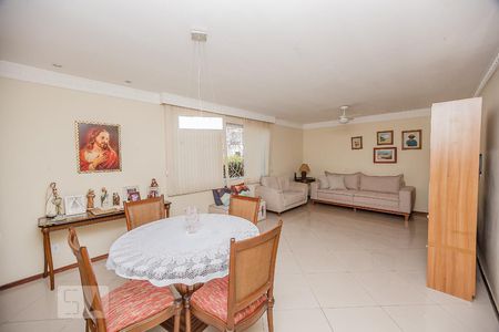 Primeiro Andar - Sala de Estar de casa à venda com 6 quartos, 250m² em Pé Pequeno, Niterói