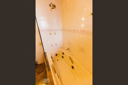 Apartamento à venda com 183m², 3 quartos e 3 vagasBanheiro 02 Chuveiro