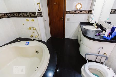 Apartamento à venda com 183m², 3 quartos e 3 vagasQuarto 01 Suíte 02