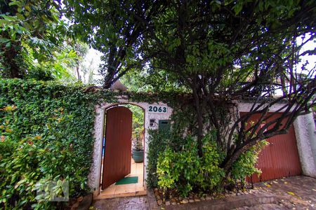 Casa à venda com 300m², 4 quartos e 2 vagasFachada