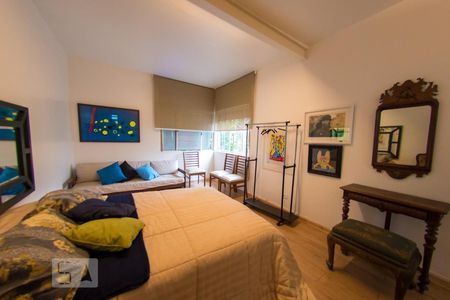 Casa à venda com 300m², 4 quartos e 2 vagasSuite