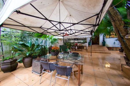 Casa à venda com 300m², 4 quartos e 2 vagasQuintal