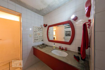 Casa à venda com 300m², 4 quartos e 2 vagasBanheiro