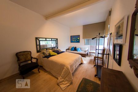 Casa à venda com 300m², 4 quartos e 2 vagasSuite