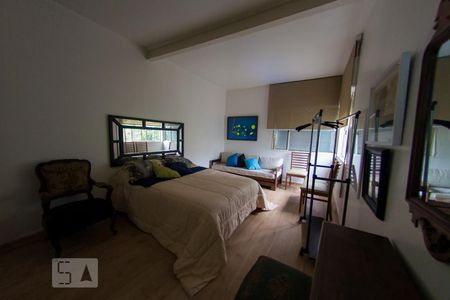 Casa à venda com 300m², 4 quartos e 2 vagasSuite