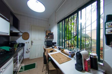 Casa à venda com 300m², 4 quartos e 2 vagasCozinha