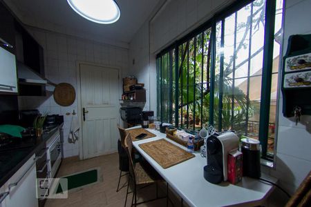 Casa à venda com 300m², 4 quartos e 2 vagasCozinha