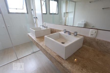 Apartamento à venda com 192m², 3 quartos e 3 vagasBanheiro da suíte 2