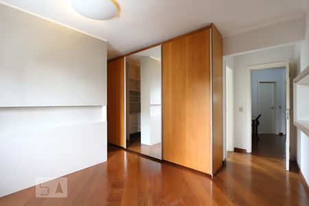 Apartamento à venda com 192m², 3 quartos e 3 vagasSuíte 2
