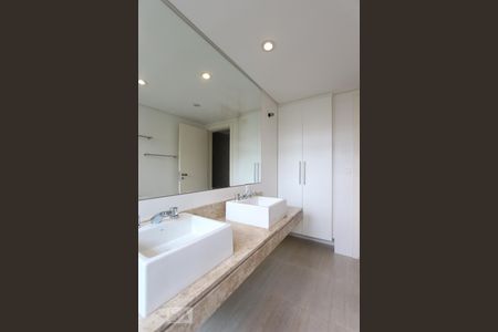 Apartamento à venda com 192m², 3 quartos e 3 vagasBanheiro da suíte 2