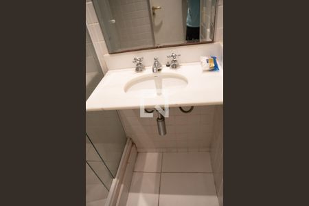 Apartamento à venda com 250m², 4 quartos e 1 vaga Apartamento à venda com 250m², 4 quartos e 1 vagaBanheiro da Suíte 2