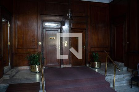 Apartamento à venda com 250m², 4 quartos e 1 vaga Apartamento à venda com 250m², 4 quartos e 1 vagaHall social