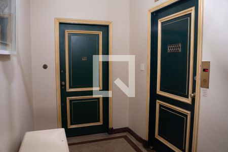 Apartamento à venda com 250m², 4 quartos e 1 vaga Apartamento à venda com 250m², 4 quartos e 1 vagaHall de Entrada