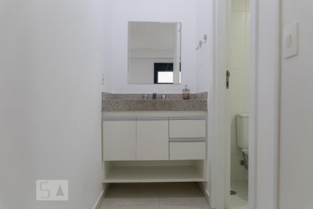 Banheiro de kitnet/studio para alugar com 1 quarto, 37m² em Paraíso, São Paulo
